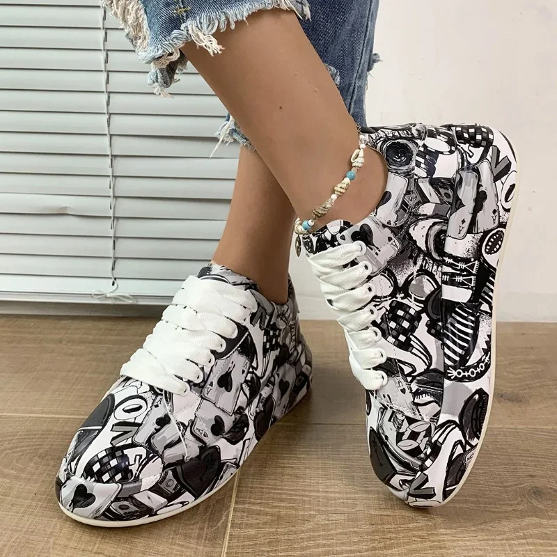 Women\'s Casual Sneakers 2023 Fashion New Painted Graffiti Lace Up Sports Shoes for Women Flat Pu Leather Ladies Running Shoes