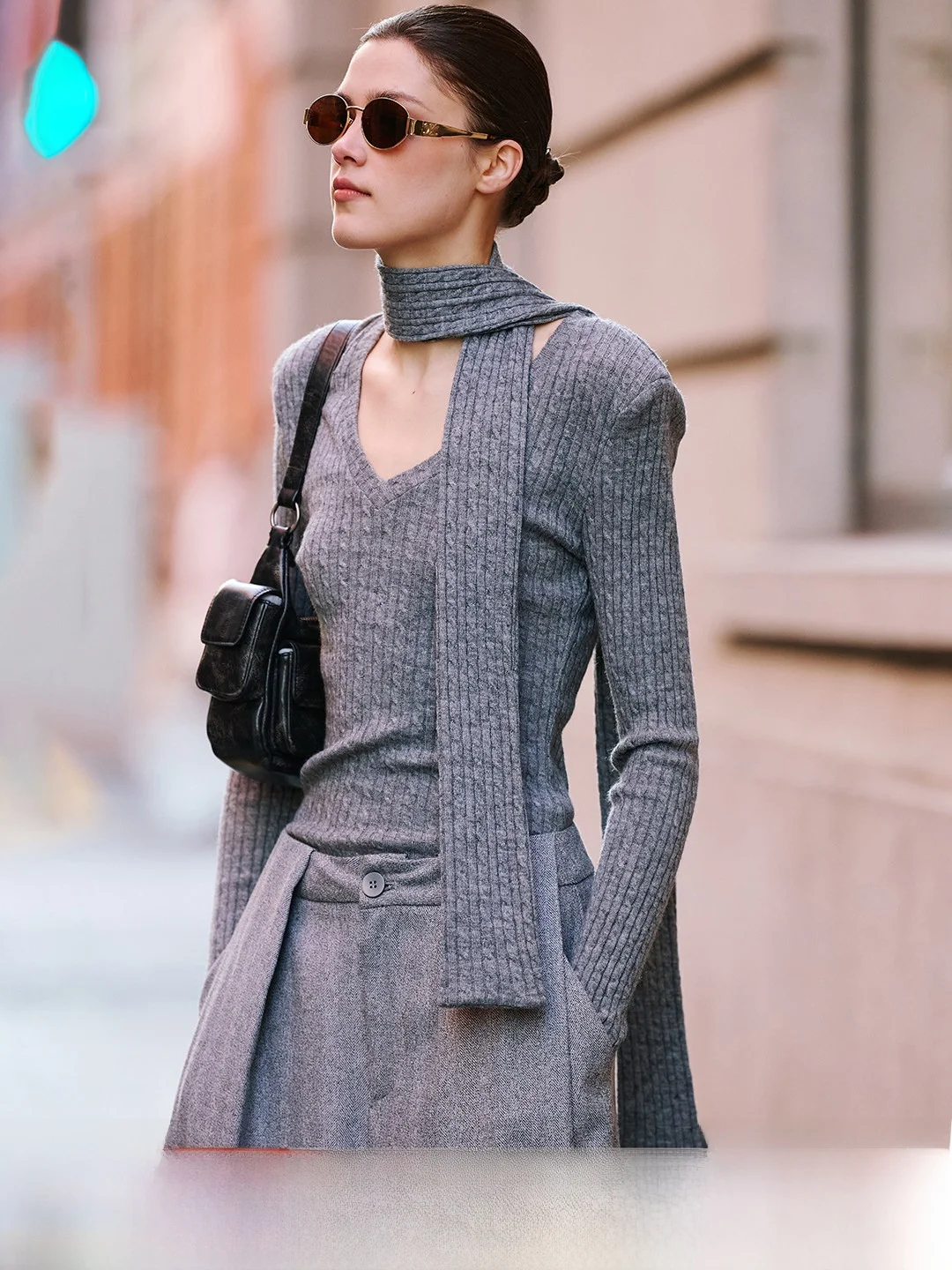 

Luna7xi: Мягкий и комфортный трикотажный топ с V-образным вырезом и длинным рукавом, облегающий, в корейском стиле, для повседневной носки