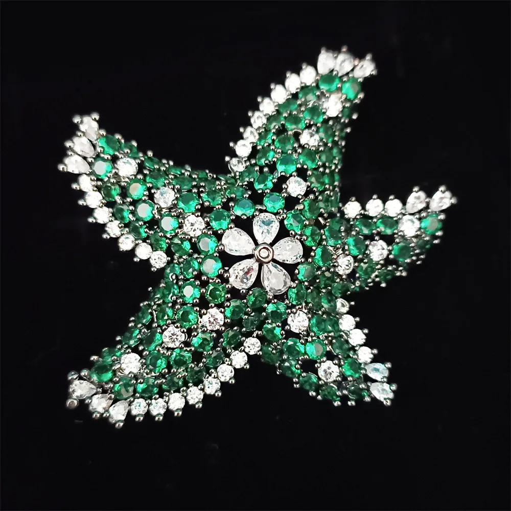 

High Grade Copper Inlaid Zirconium Starfish Brooch Exquisite Red Green Blue Zircon Pentagram Coat Coat Suit Accessories Pin