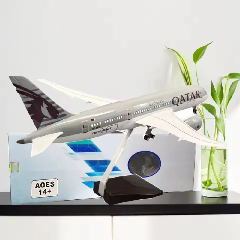 

2025 New 1/160 Scale Diecast Resin Model Middle East QATAR B787 Airline Airbus With Light Wheel Collection Display Decoration