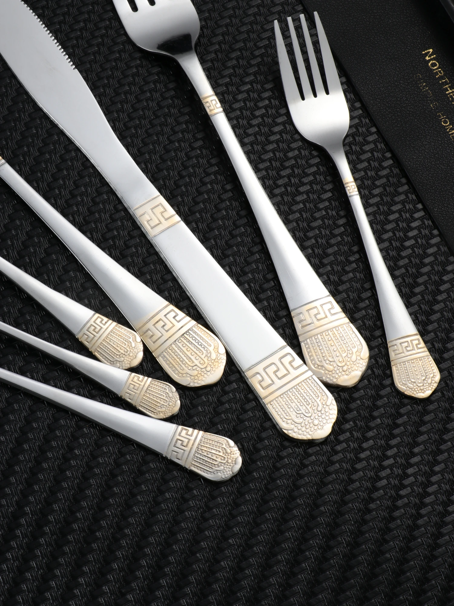 4/7/16/24 Pieces Western Tableware Stainless Steel Spoon Forks Knives Dinnerware Set Kitchen Cutlery for Banquet Restaurant