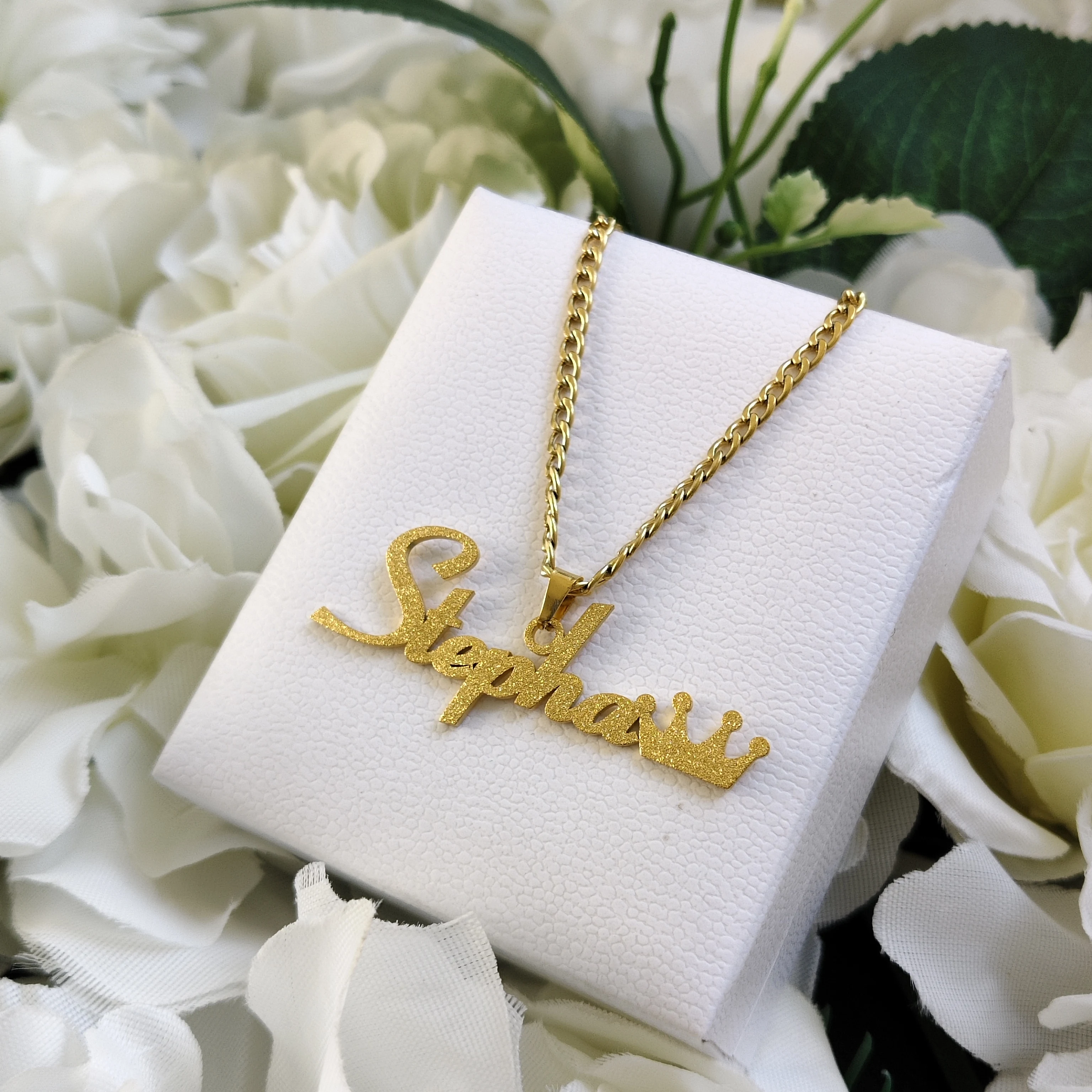 

DHQH оптовая продажа, матовое ожерелье с индивидуальным именем, персонализированная матовая подвеска с буквами, подарок на день Святого Валентина, прямые продажи от производителя