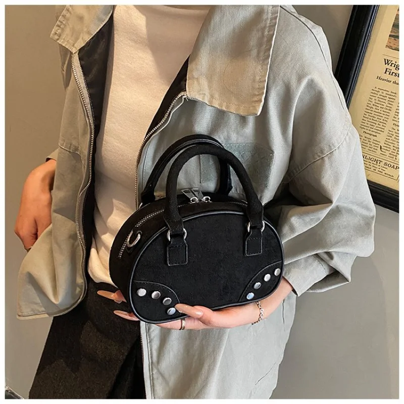 

Premium Minimalist Simple Crossbody Bag For Casual Women Leisure With Solid Color And Large Capacity Tote