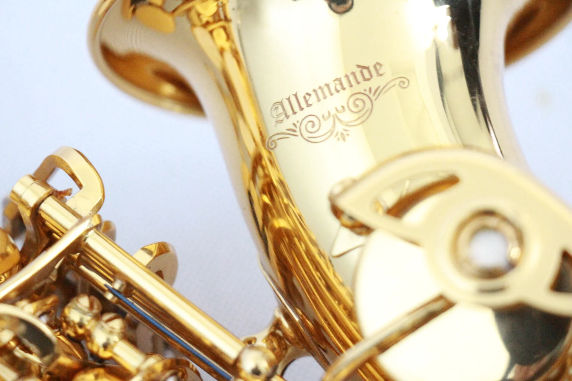 Focus Music C Flat Hot Selling FSC-300 Gold Lacquered C Melody Saxophone Bakelite Mouthpiece Customized Logo For Sale