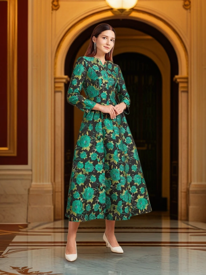 Elegant Women's Exquisite Jacquard Embroidery V-Neck 3/4 Sleeve A