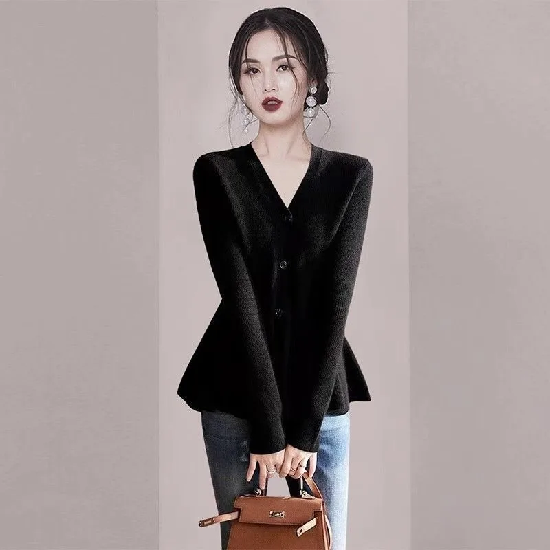 

Autumn and Winter Sense of Design Fishtail Waist in V-neck Knitwear Female Long Sleeve Lotus Leaf Cardigan Sweater 2024 New