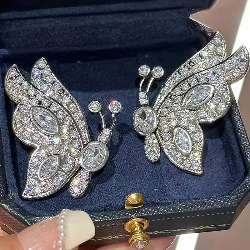 Huitan Charmante Schmetterlingsförmige Damen-Ohrstecker für Party, Alltag, Trendige Hochzeitsaccessoires, Ästhetischer Tierschmuck mit Zirkonia
