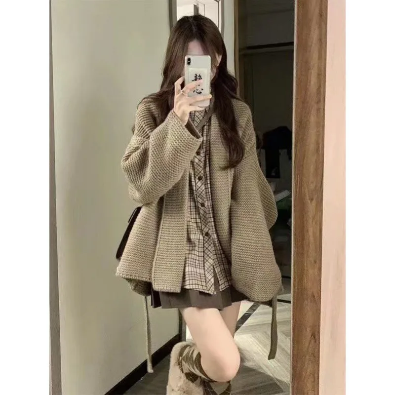 

Gentle Autumn and Winter Wearing Set Women's 2024 New Shirt Knitted Cardigan Short Skirt Three Pieces