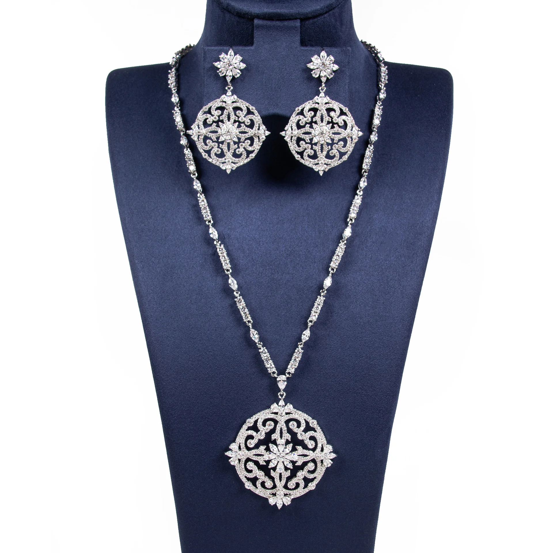 

Vintage European Retro Bridal Set Luxury Zircon Clavicle Necklace Earrings Elegant Daily Wedding Jewelry