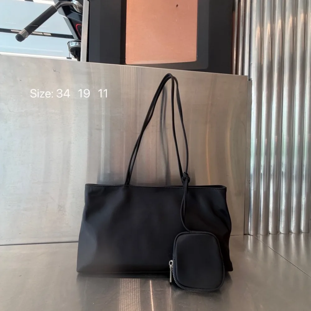 Nylon Cloth Underarm Tote Bag 2026 New High-end Shoulder Texture Unique Fashion Women's Summer Versatile Casual Light Commuter
