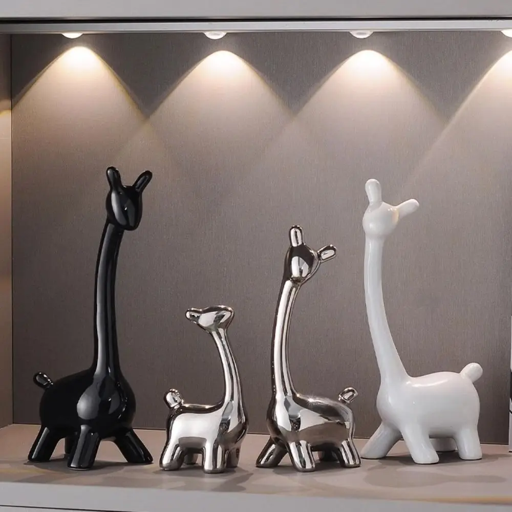 

3/4Pcs Luxury Ceramic Giraffe Family Statue Symbol of Reunion 3D Giraffe Statue Giraffe Decorative Ornaments Table Decoration