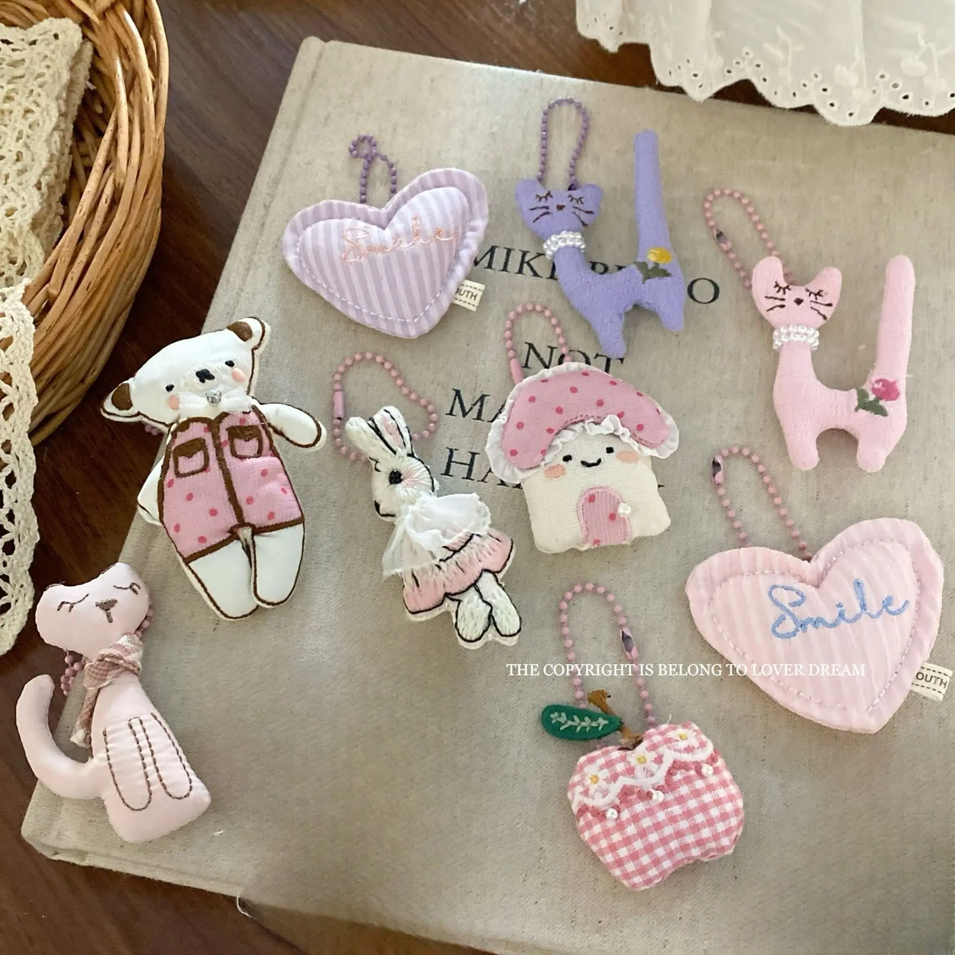 Korean ins pink love bear rabbit bead chain keychain, sweet and cute pendant versatile bag pendant female