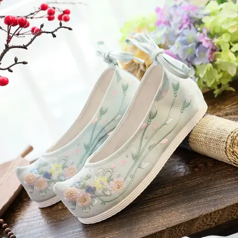Women Traditional Chinese Style Hanfu Shoes Lady Embroidered Vintage Dance Performance Ancient Footwear