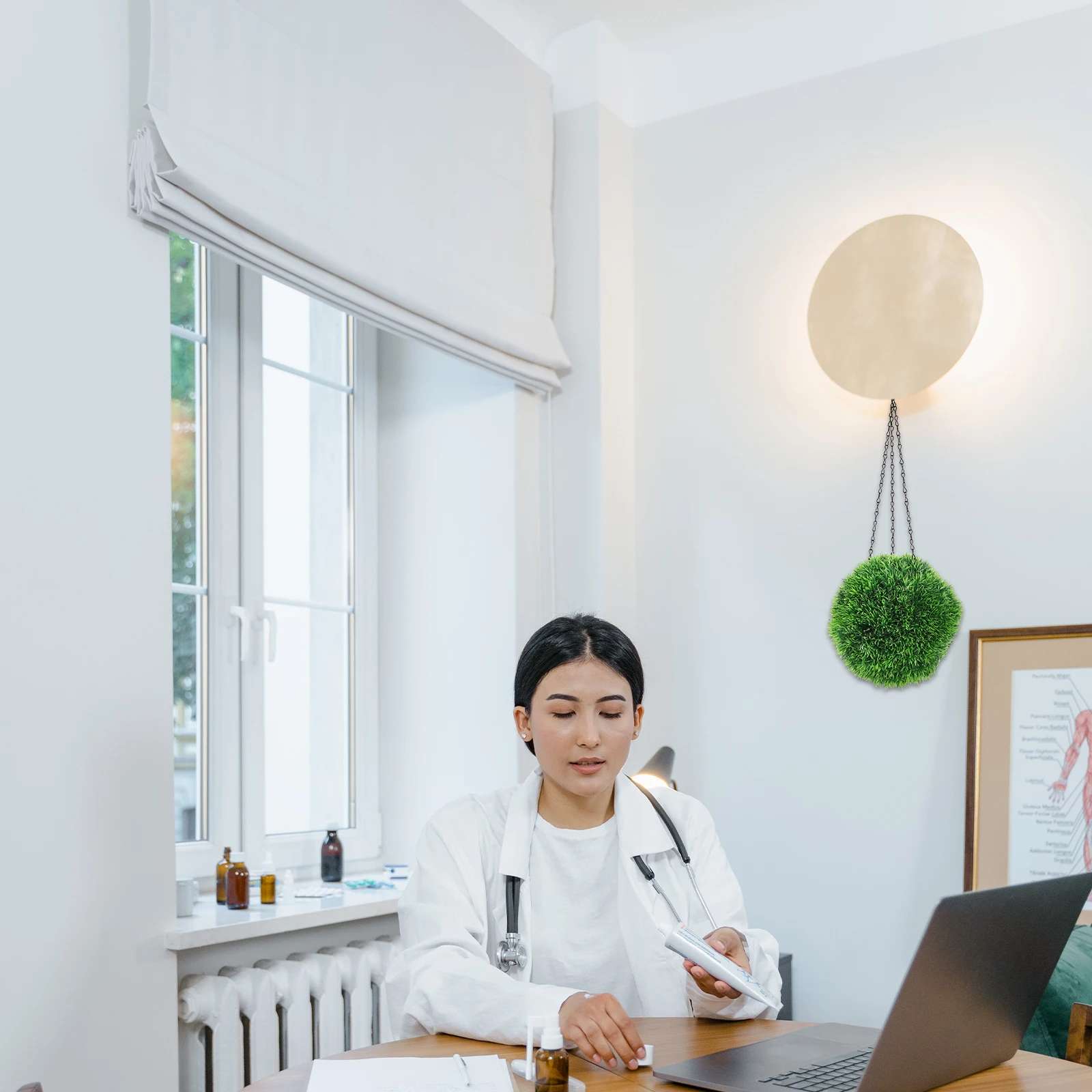 

1pc Artificial Topiary Plant Ball 12 Inch Faux Hanging Greenery Decor For Home Garden Indoor Outdoor Ceiling Wall Simulation