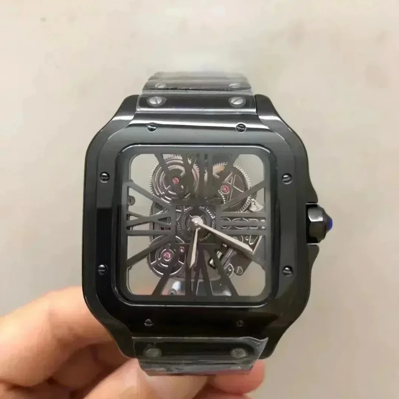 2025 ساعة كوارتز مجوفة جديدة للرجال من الفولاذ المقاوم للصدأ باللون الذهبي الوردي ساعة يد جلدية مربعة باللون الأصفر