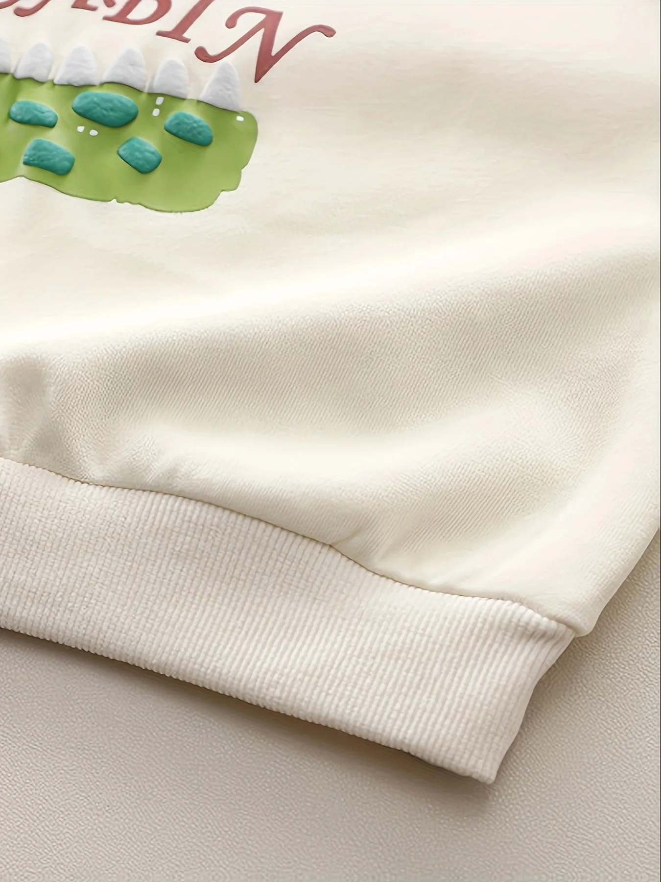 2-teiliges Kleinkind-Outfit mit Cartoon-Krokodildruck, Farbblock-Sweatshirt, elastische Jeanshose mit Bündchen, für Kinder, Frühling, Freizeitkleidung, Set – Detail 3
