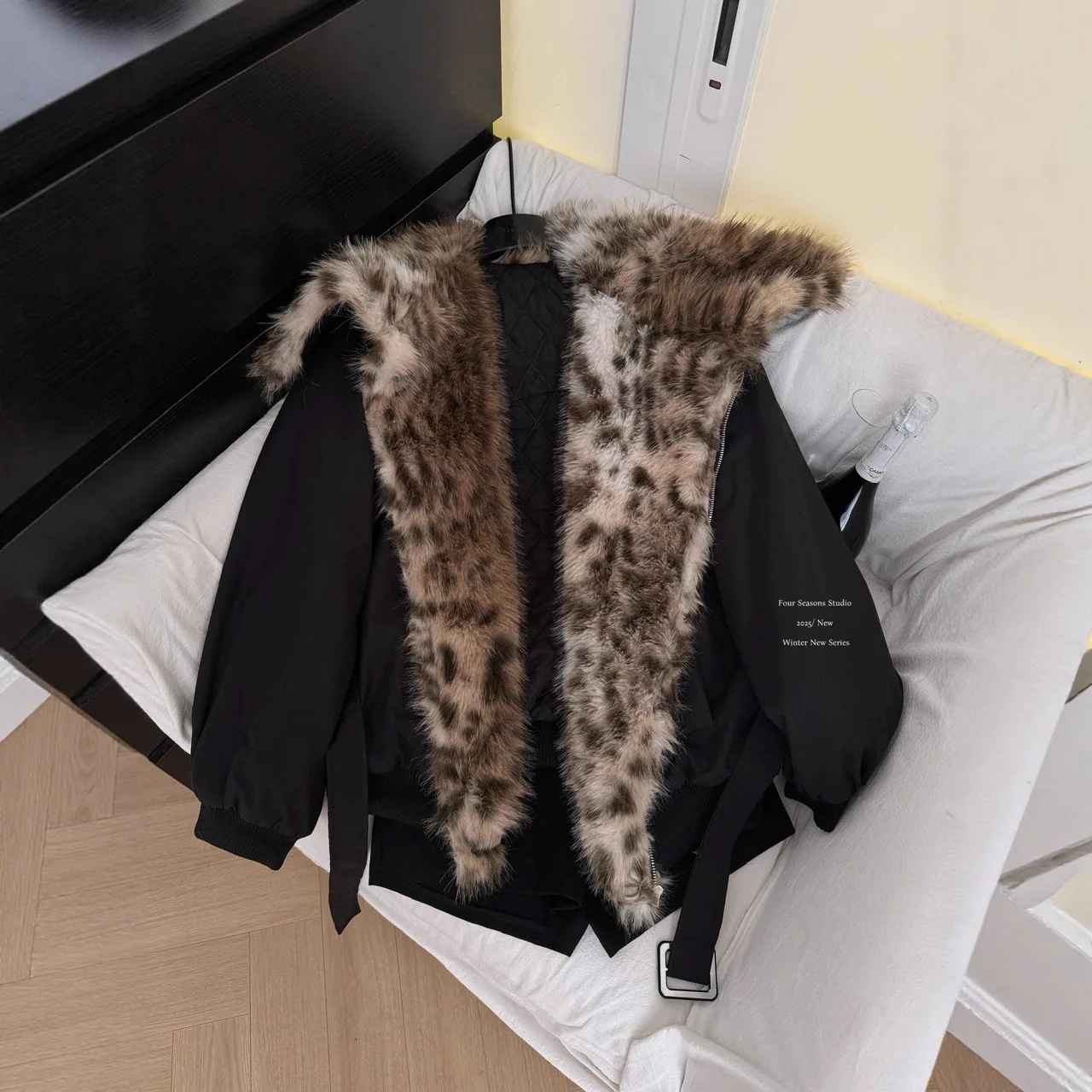 

Hot Girl Style Leopard Fur Collar Patchwork Winter Cotton Jacket for Women Long Sleeved with Lace-up Coat Winter Thick Warm Coat