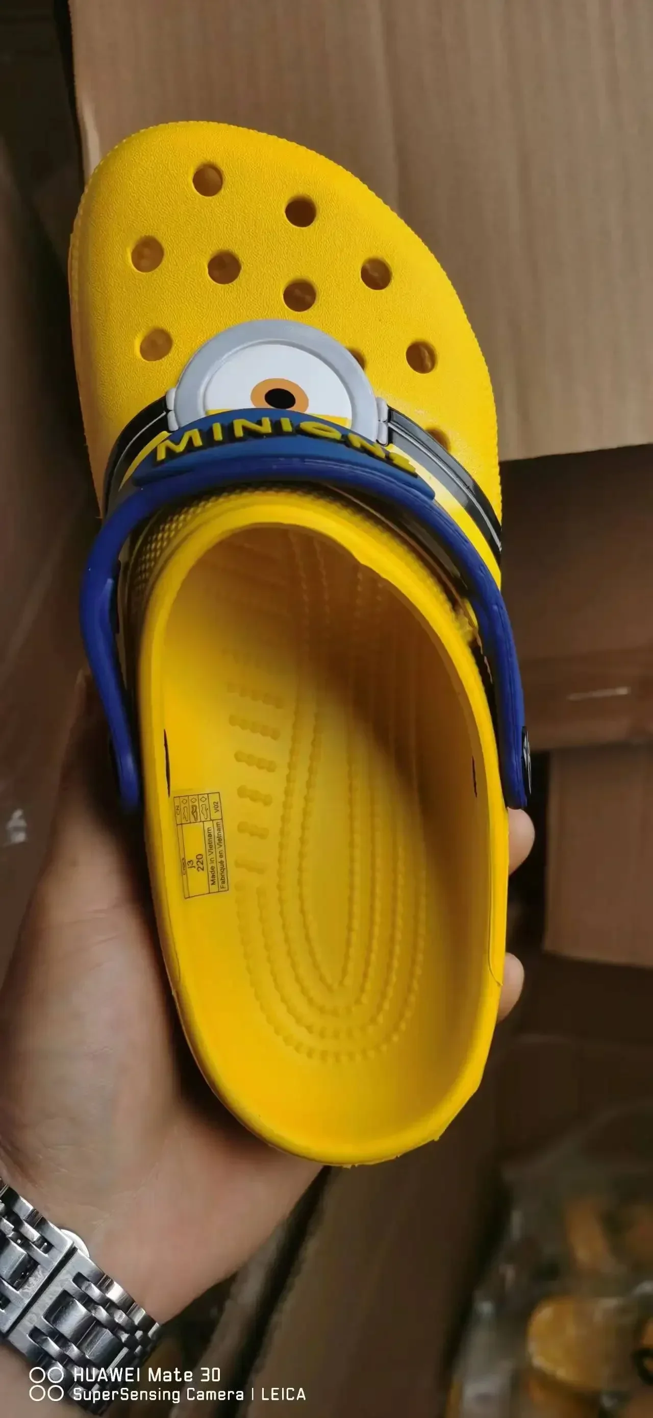 Universal Studios Minions Hole Shoes Anti-slip Wear Lightly Wear Kids Slippers Summer Outdoor Walk Tour Shoes Boys Girls Sandals