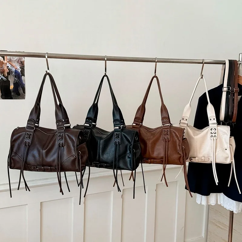 2026 جودة عالية حقائب كتف جديدة الشتاء سميكة مقاوم للماء حقائب اليد النسائية بولي بلون بلون سستة متقاطع حقيبة حمل عادية #1