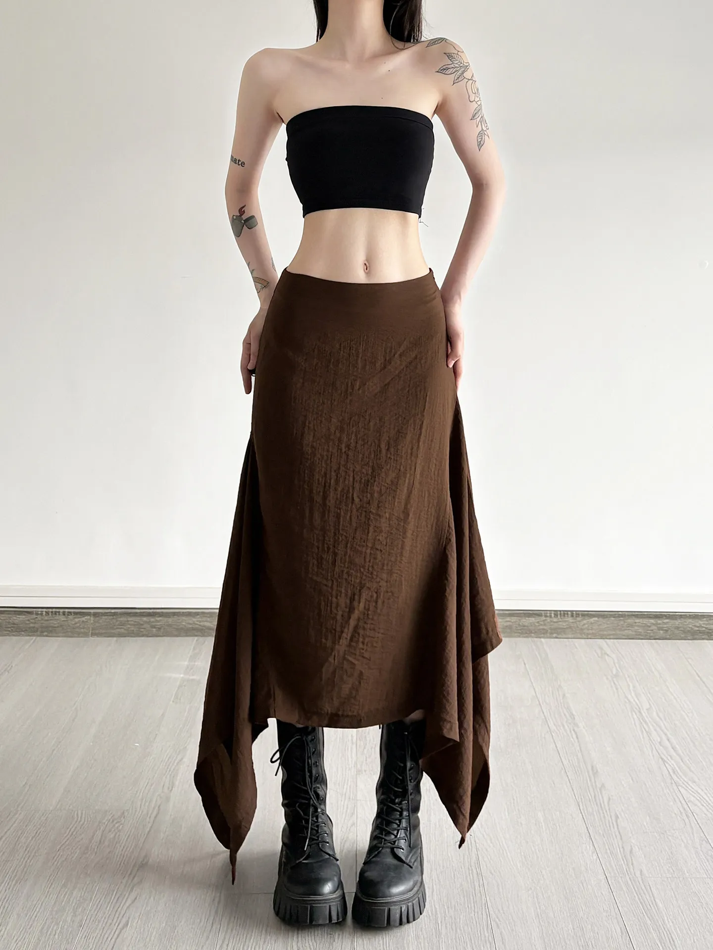 

Skirts Grunge Women Spliced Hollow Ribbed Khaki Elastic-Waist Slit Asymmetry Heavy Emo Winter Carnival Subculture Streetwear Y2K
