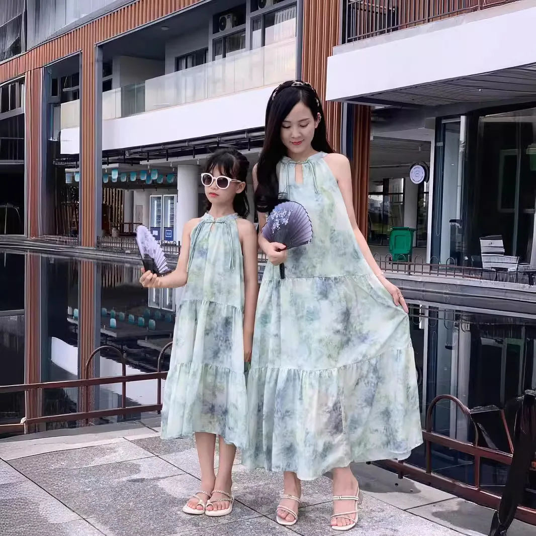 

Holiday Look Mother Baby Girls Beach Dresses Vacation Mom and Daughter Dress Korean Fashion Women Clothes Momy and Me Clothing