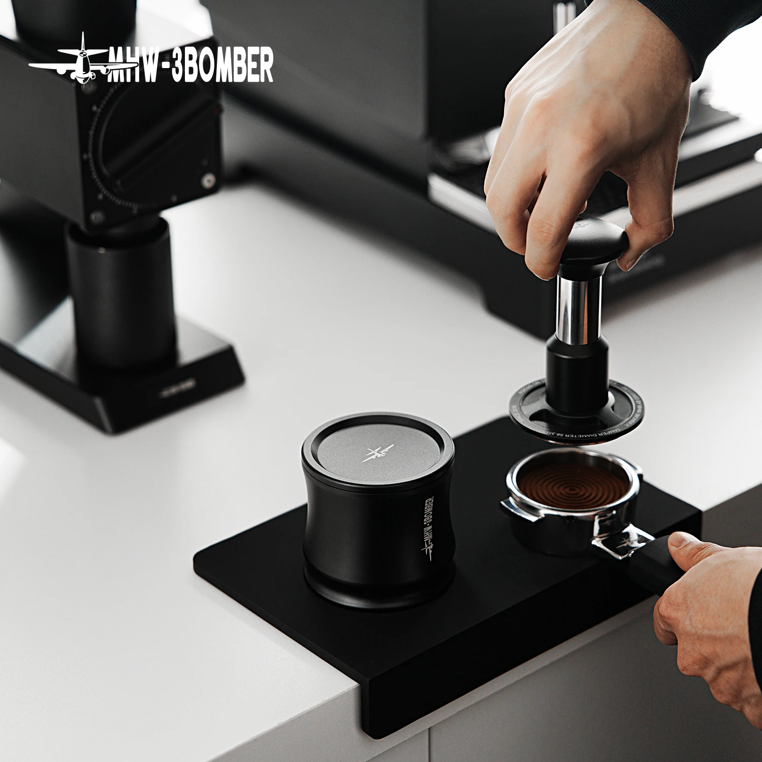 MHW-3BOMBER Espresso Shaker Funnel Coffee Dosing Funnel with Lid Grinder Dosing Tool Aluminum Alloy Barista Distribution Tool