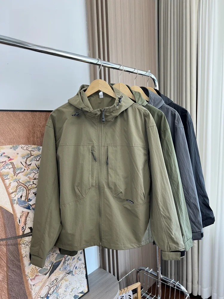 

Легкая ветрозащитная мужская повседневная спортивная дышащая куртка с капюшоном для активного отдыха и города, серия Outdoor Mountain, стильная рабочая одежда