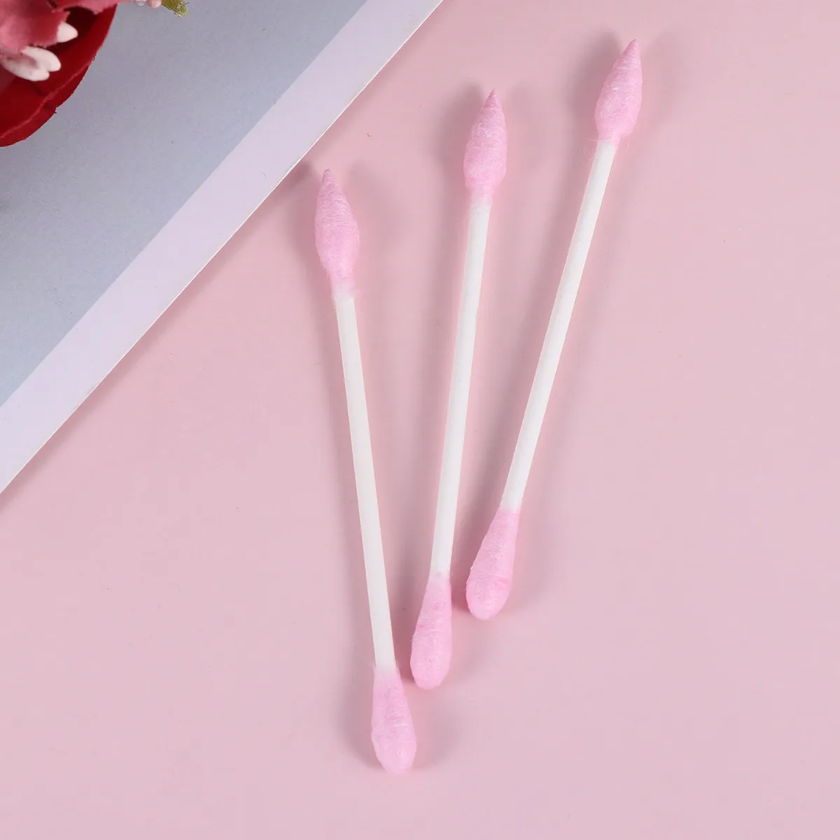 

300Pcs Cotton Ear Spoons Dual Head Design for Makeup Cleaning and Beauty Accessories Pink Cotton Swabs Makeup Tool