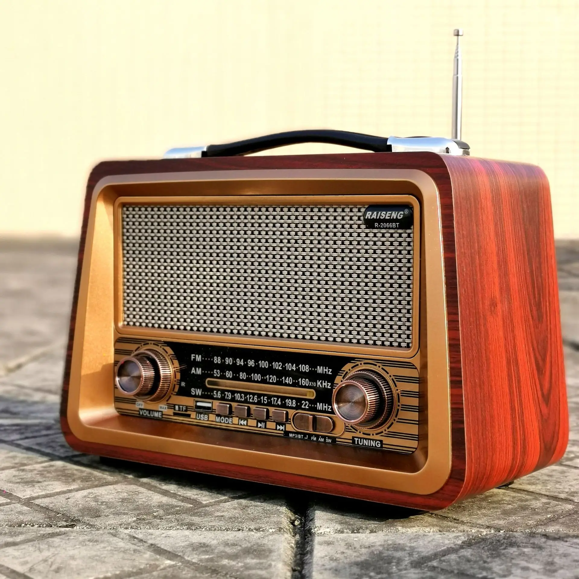 R-2066BT Retro Multi Band Real Wooden Rechargeable Radio with Wireles Bluetooth Link USB Mp3 Player Outdoor Portable Speaker Box