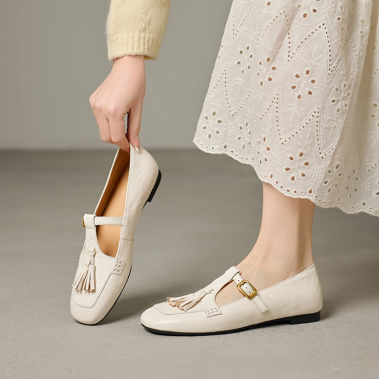 

Handmade Genuine Leather Vintage Round Toe Loafers 2026 New Tassel Mary Jane Shallow Cut T-Strap Flats for Women