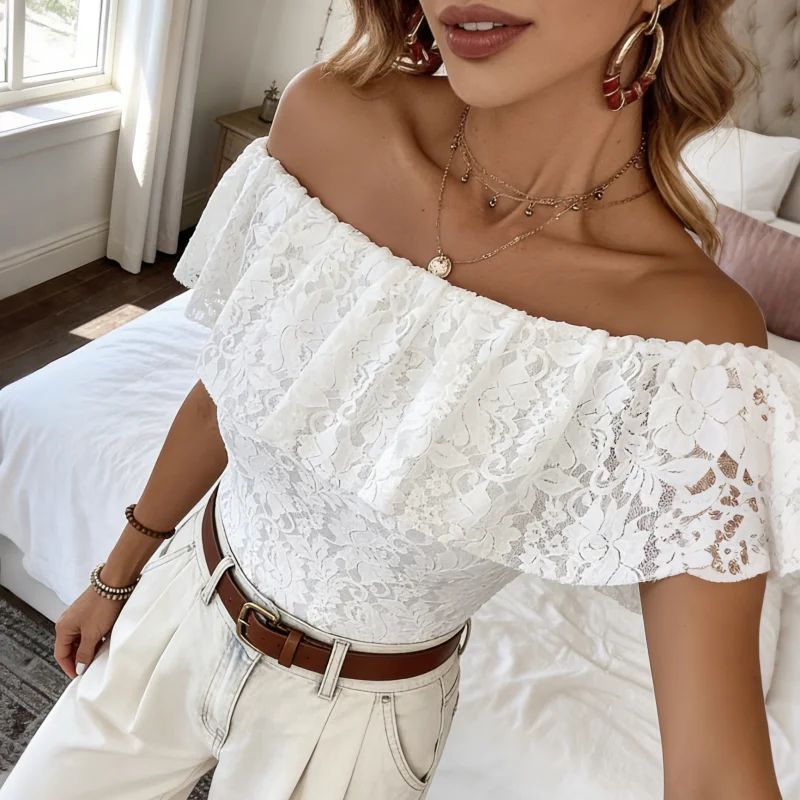 Zomer nieuwe dames off-shoulder ruche wit kant korte mouw T-shirt mode elegante effen kleur casual slim fit top
