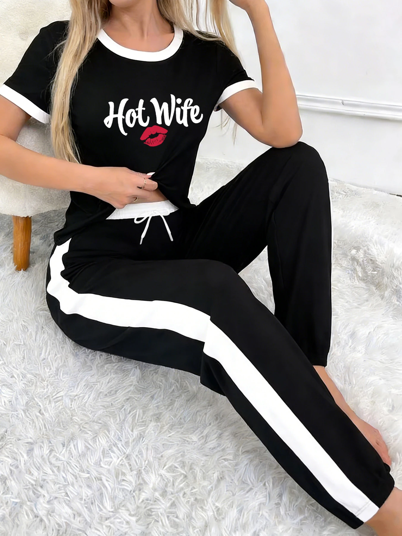 

Summer Breathable Thin Color-Block Casual Sports Set Hot Wife Red Lip Print Short-Sleeve Shorts Two-Piece Set with Personality