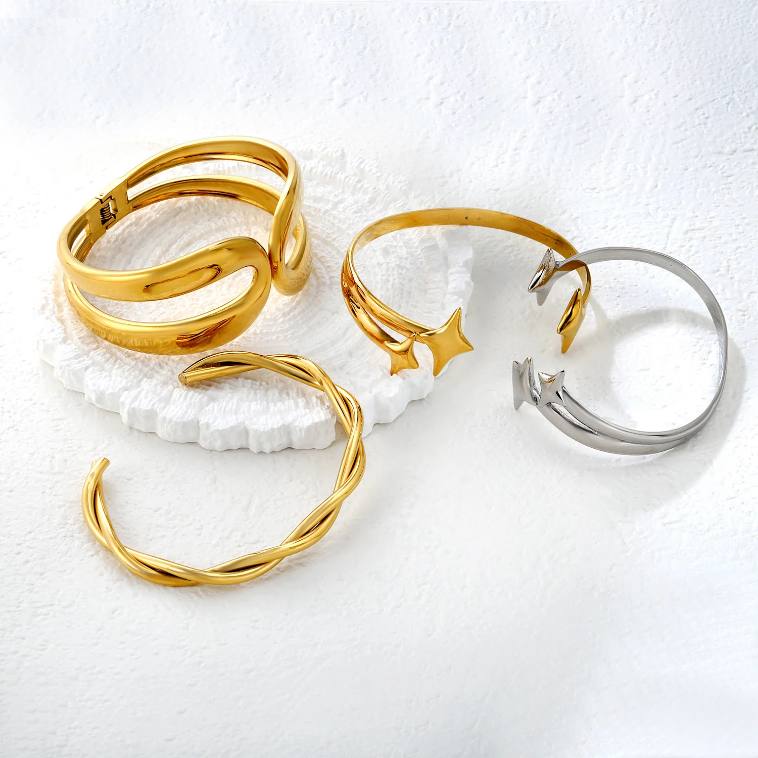 Modischer Unregelmäßiger Offener Armreif für Partys und Zusammenkünfte, Edelstahl-Schmuck, Elegantes Leichtes Luxus-Accessoire für Damen