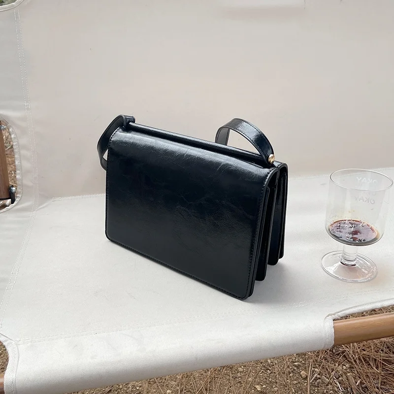 

Vintage Oil Wax Leather Shoulder Bag Niche Style Multi-Layer Storage Textured Shoulder Bag