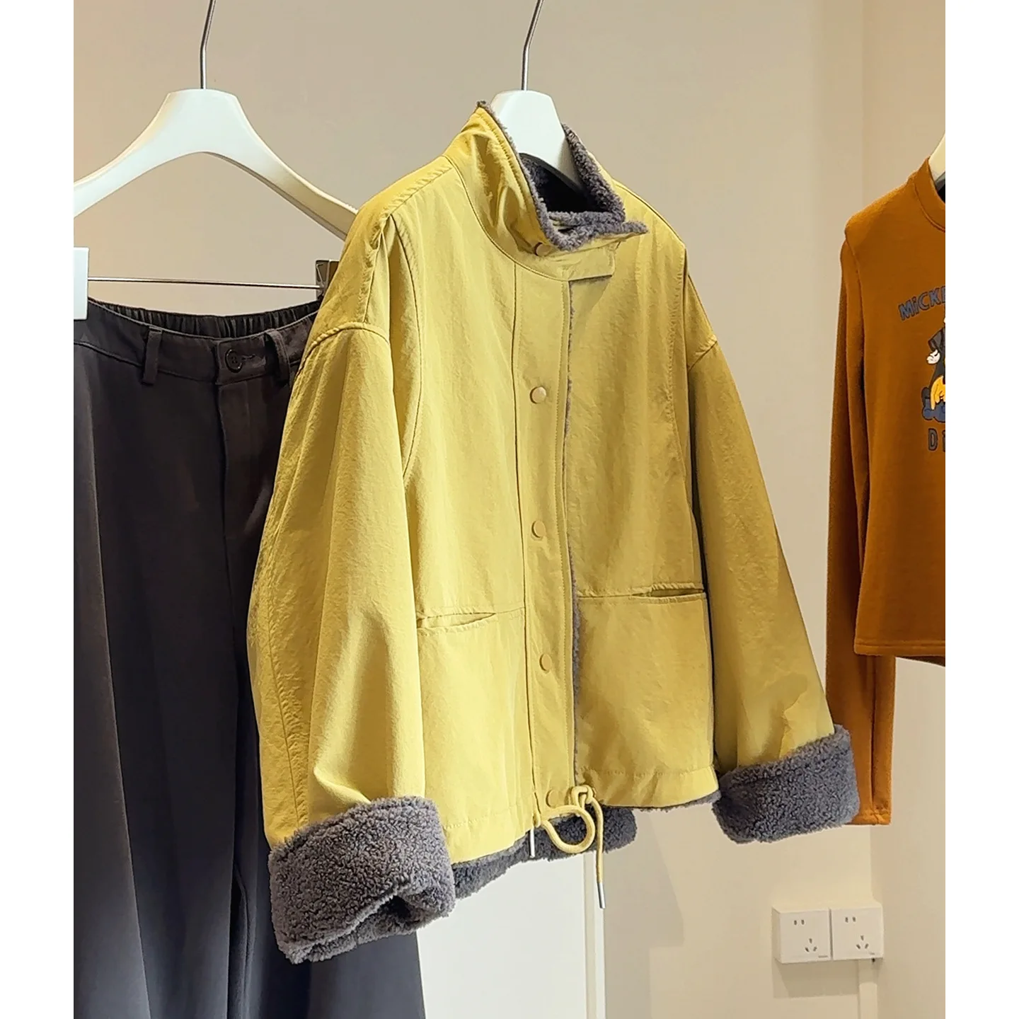 Yellow Lamb Wool Thick Warm Cotton Jacket for Women in Winter 2025 Korean Version Loose Stand Up Collar Short Style Overcomin