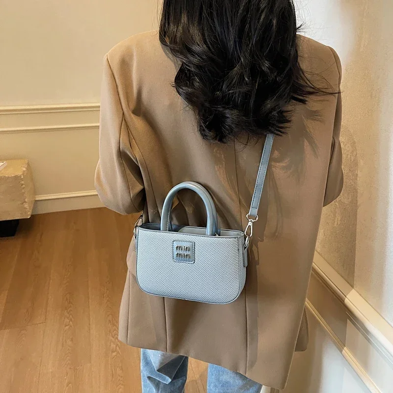 

High-End Minimalist Unique Women's Leather Crossbody Bag For Casual Leisure Business Stylish Vintage Fashionable Trendy Design