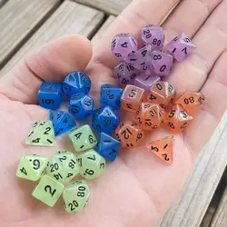 Mini dados poliédricos acrílicos, brilho no escuro, colorido, TRPG, DND ou COC jogo, venda quente, 7 pcs por conjunto