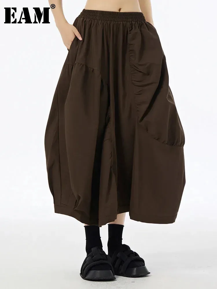 [EAM] High Elastic Waist Coffee Irregular Pleated Casual Midi Half-body Skirt Women Fashion Tide New Spring Autumn 2025 1DH6613