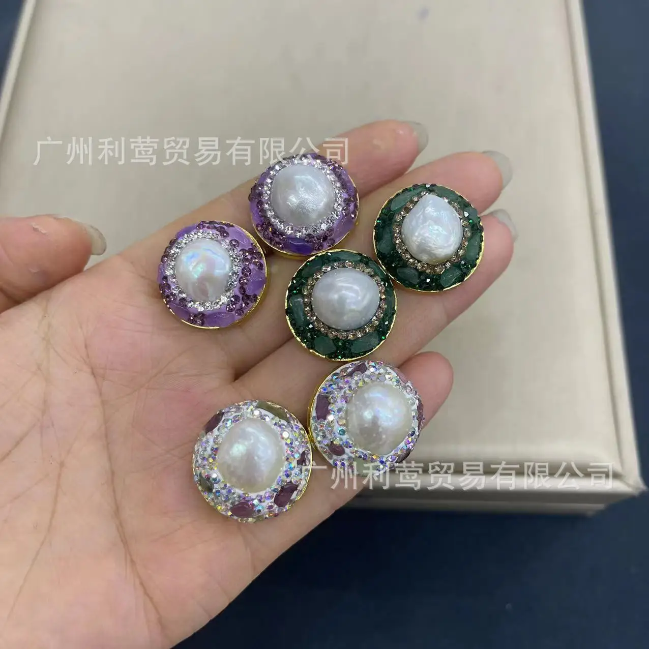 

Baroque pearl inlaid natural tourmaline rough stone stud earrings French personalized natural stone inlaid jewelry manufacturer