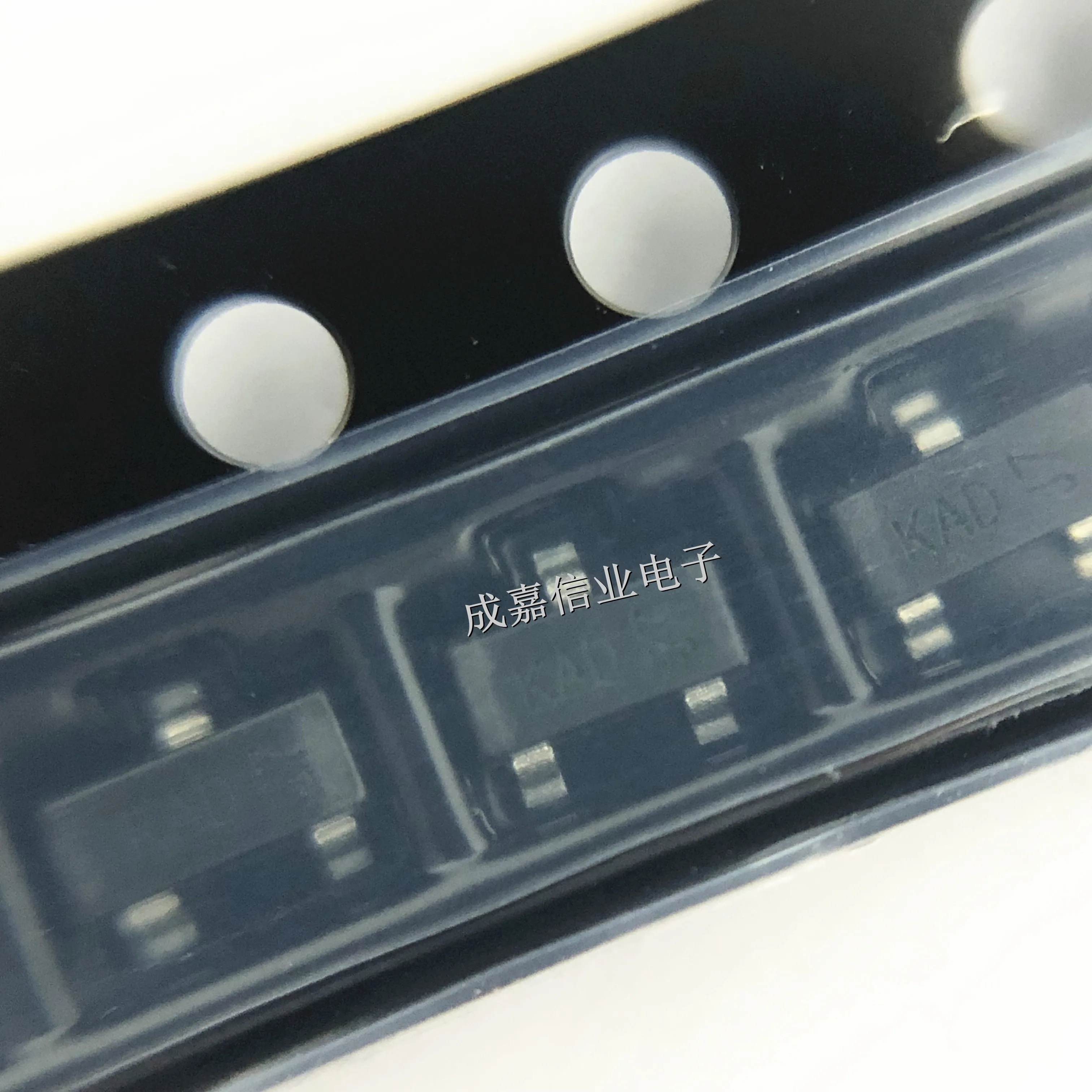 100 قطعة/الوحدة MMBD3004A-7-F SOT-23-3 بمناسبة ؛ KAD إشارة صغيرة تبديل الثنائيات 4A 300 فولت درجة حرارة التشغيل:-65 درجة مئوية-+ 150 درجة مئوية