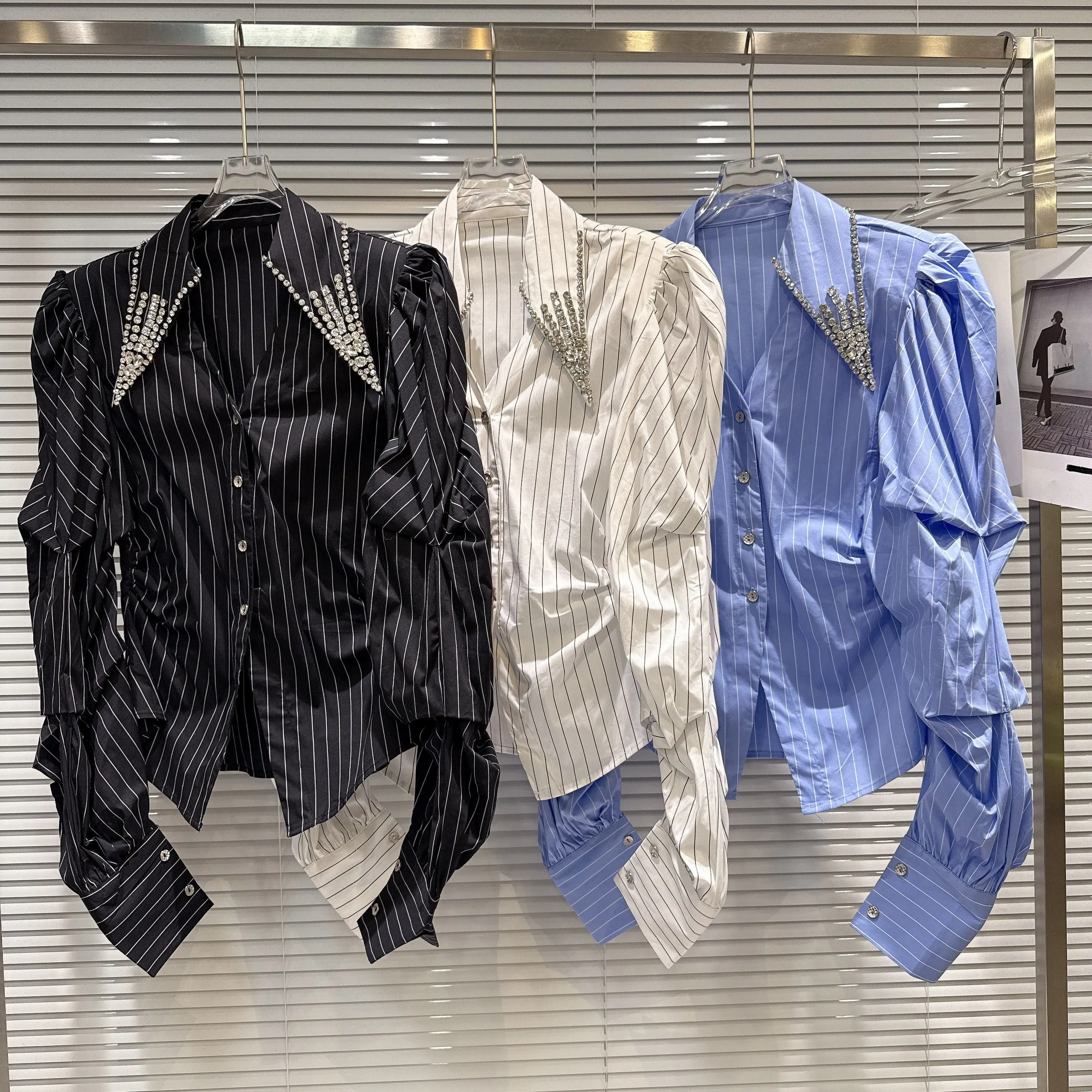 

2026 весенняя новая модная тяжелая рубашка со стразами и бисером в вертикальную полоску с рюшами и длинными рукавами, блузка, топ для женщин
