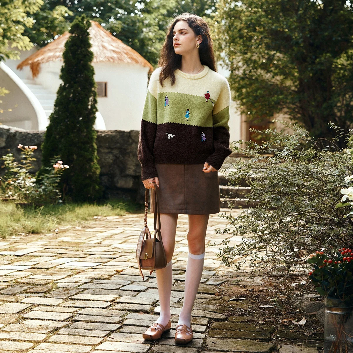 OLrain المرأة متماسكة سترة 2025 الخريف كتلة اللون المطرزة س الرقبة طويلة الأكمام البلوز نمط غير رسمي كسول O57DM002331