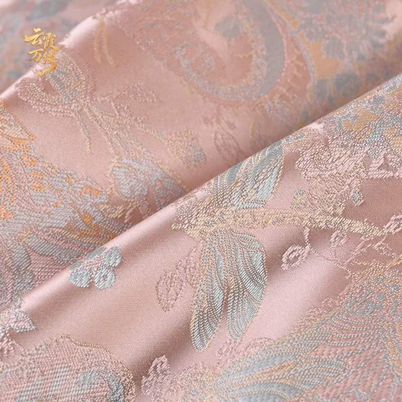 The new Chinese-style imitation brocade light and elegant pink embossed jacquard fabric can be cut into dress design