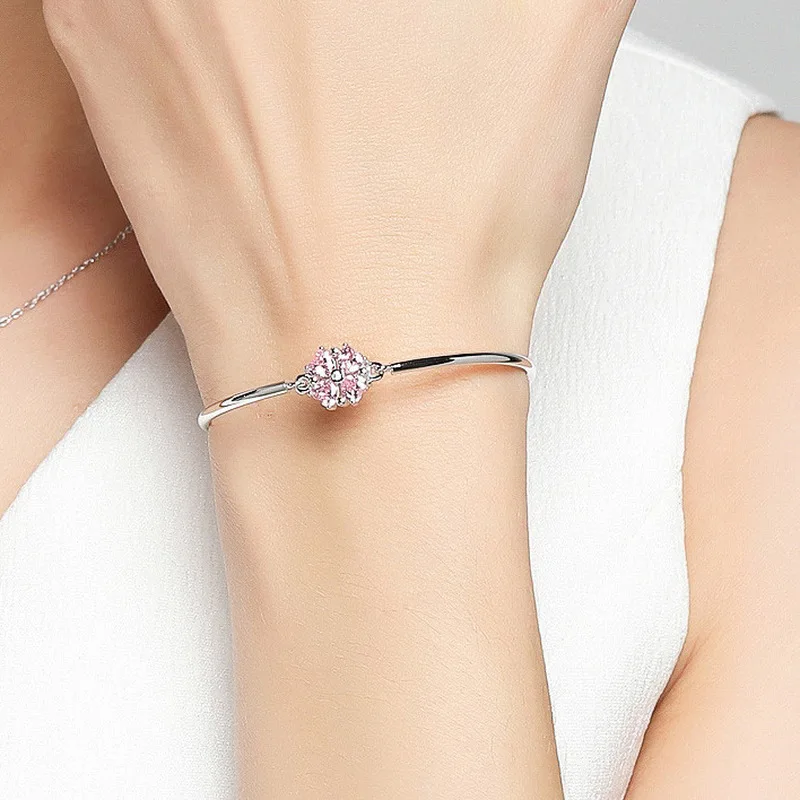 Korean-style heart-shaped pink lucky grass silver bracelet for women, simple and unique, perfect for a girl's jewelry collection