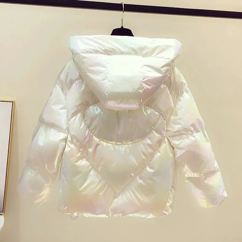 Chaqueta de plumón de algodón con capucha corta acolchada, abrigo grueso, ropa de pan, Parka blanca brillante plisada, moda de invierno, novedad de