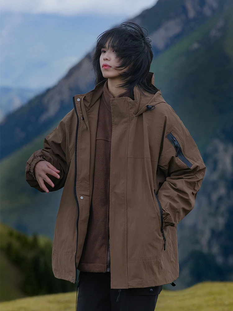 

Tee-in-One ex Outdoor Climbing Jaet Windproof Waterproof Detachable Inner Hooded Zipper Closure Polyester Fiber