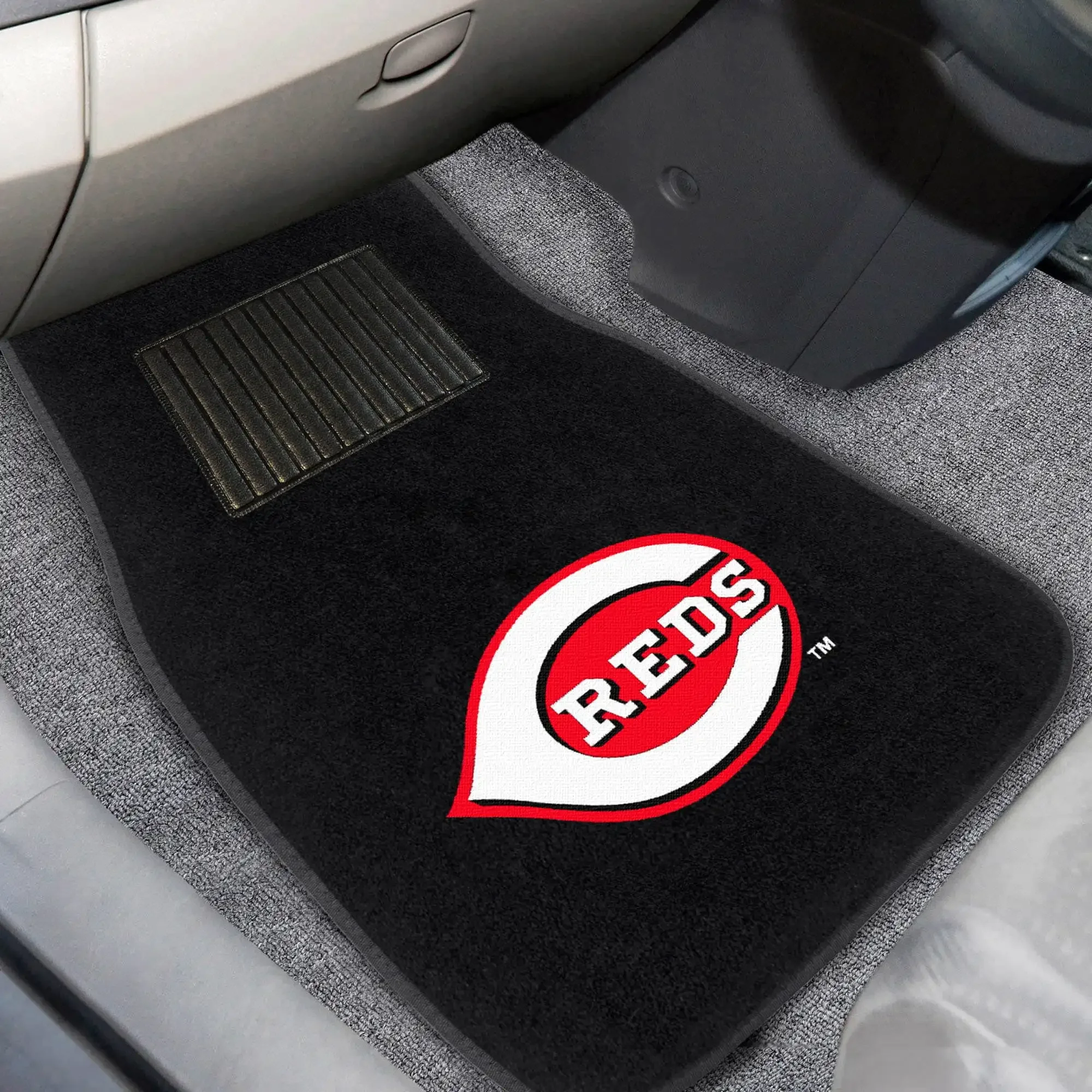 

Fanmats - Cincinnati Reds 2-pc Embroidered Car Mat Set