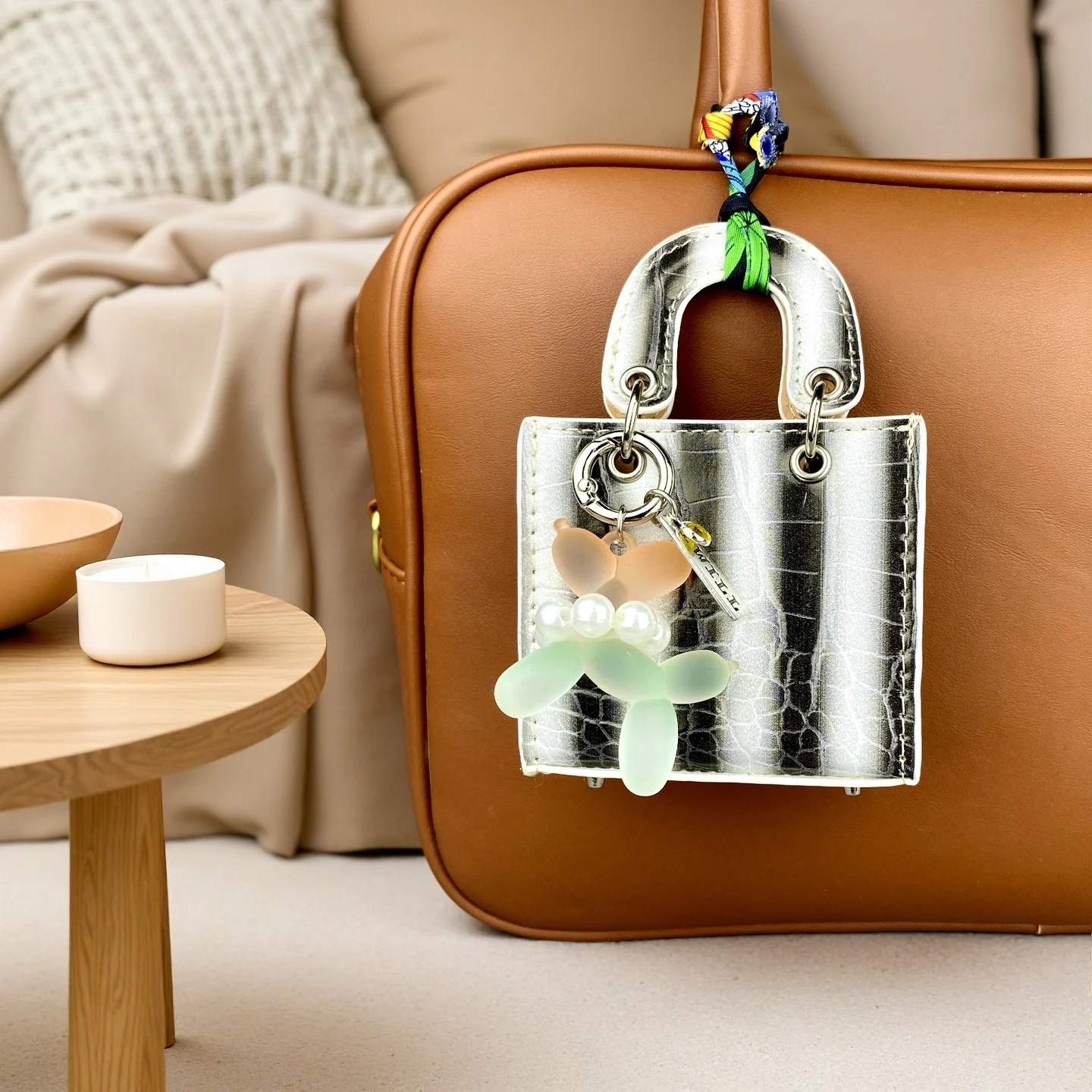 Mini PU-Leder Taschenanhänger, Regenbogenfarbene Mini-Tasche mit Farbverlauf-Ballonhund-Schlüsselanhänger-Set für Ohrhörer/Ladekabel/Geschenk – Detail 2