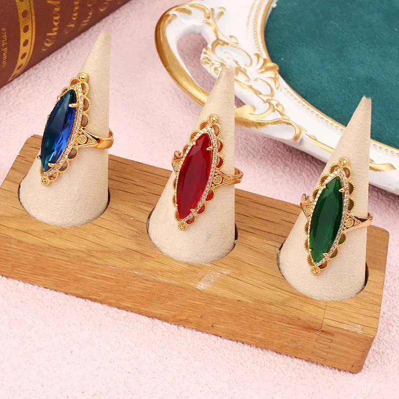 

Women's Ring Copper Gold Plated Inlaid Artificial Gemstone Ring Women's Three-dimensional Hollow Design Luxury Charm Jewelry