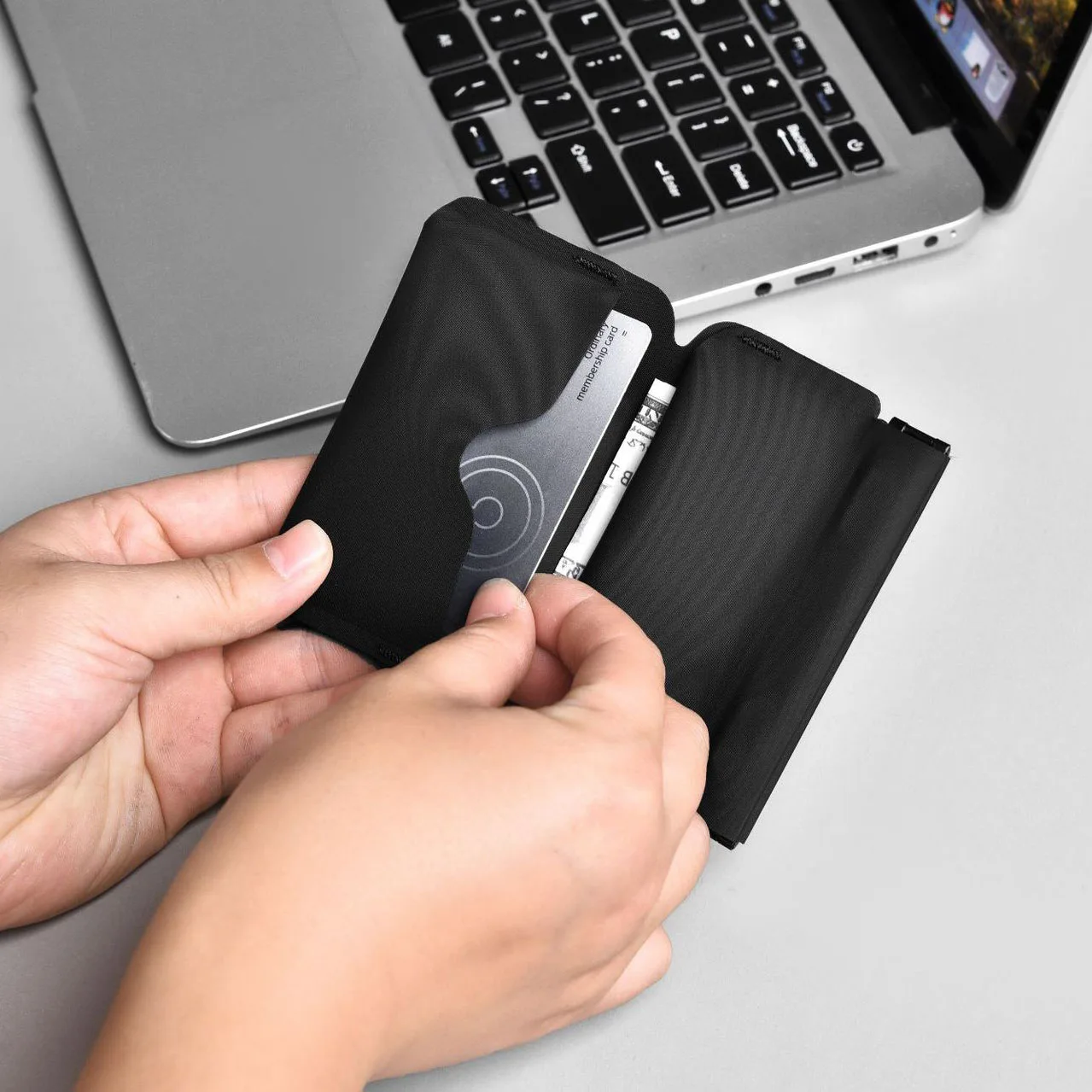 Original Creative Design Magnetic Foldable Mini Wallet & Self-closing Coin Purse Mens Ultra-light ID Business Credit Card Holder